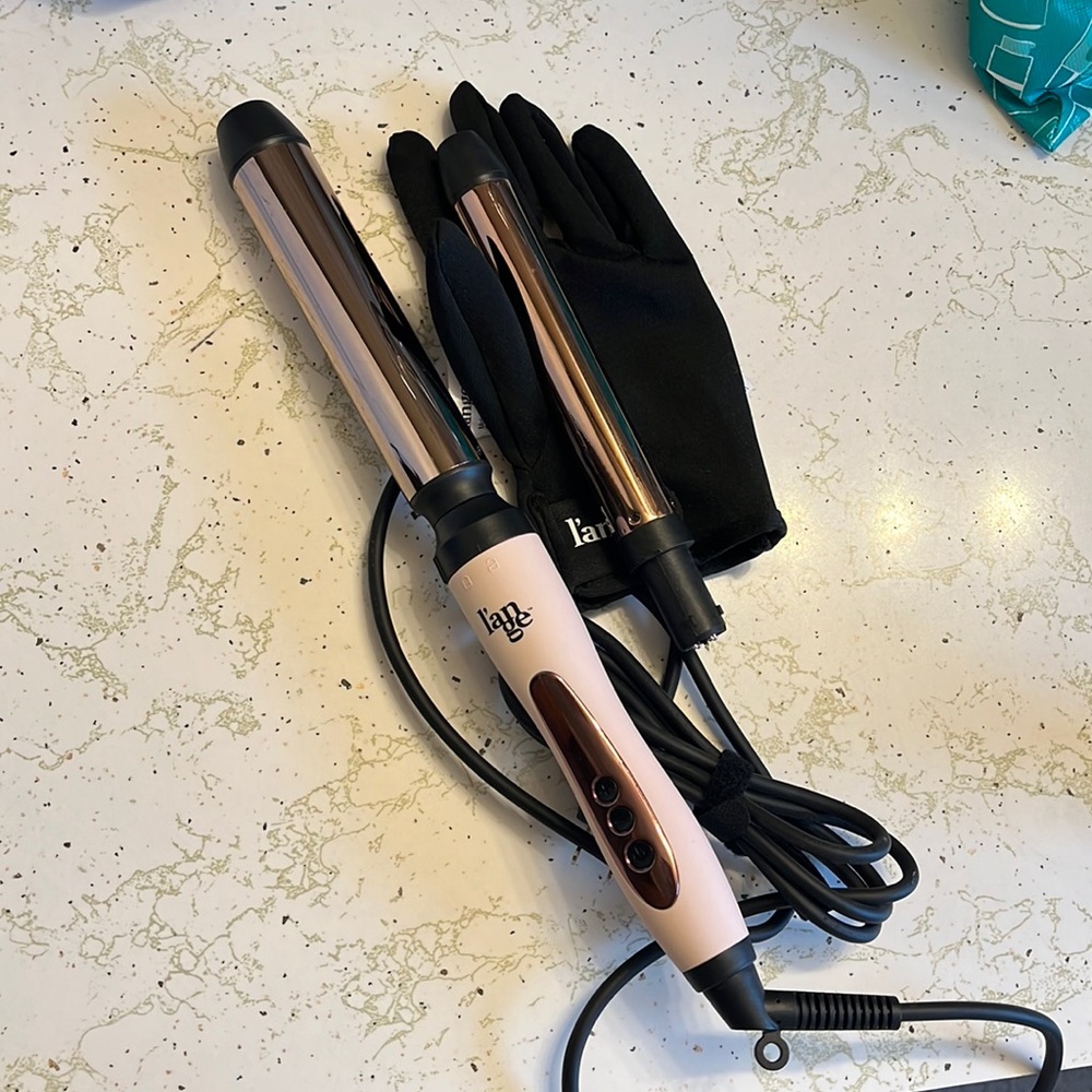 L’ange curling wand with both 25mm and 32mm barrels and hot glove included